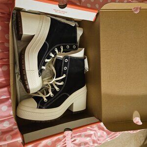 Converse Deluxe High Heel Size 9